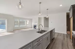 394 Sandy Cir, Pewaukee, WI 53072 - Photo 16