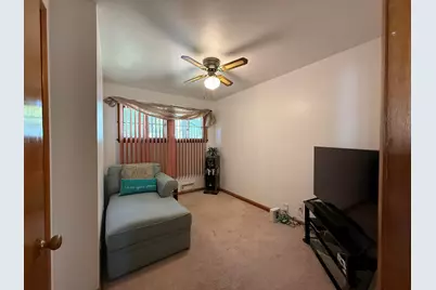 8164 W Muriel Pl, Milwaukee, WI 53218 - Photo 12