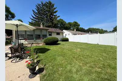 8164 W Muriel Pl, Milwaukee, WI 53218 - Photo 20