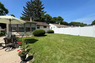 8164 W Muriel Pl, Milwaukee, WI 53218 - Photo 20