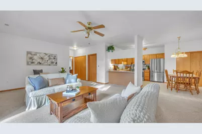 4039  Hazelnut Ct, Sheboygan, WI 53081 - Photo 4