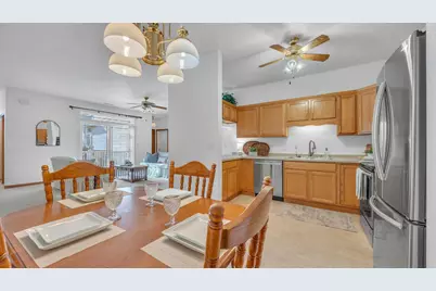 4039  Hazelnut Ct, Sheboygan, WI 53081 - Photo 8