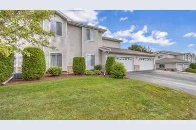 4039  Hazelnut Ct, Sheboygan, WI 53081 - Photo 2