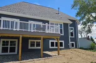 327 Sandy Cir, Pewaukee, WI 53072 - Photo 40