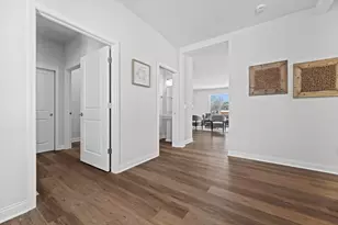 327 Sandy Cir, Pewaukee, WI 53072 - Photo 4