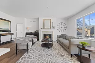 327 Sandy Cir, Pewaukee, WI 53072 - Photo 8