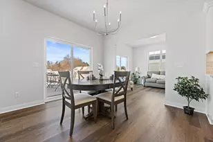 327 Sandy Cir, Pewaukee, WI 53072 - Photo 20