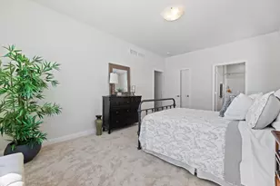 327 Sandy Cir, Pewaukee, WI 53072 - Photo 32