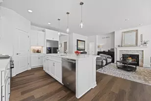 327 Sandy Cir, Pewaukee, WI 53072 - Photo 14