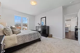 327 Sandy Cir, Pewaukee, WI 53072 - Photo 26