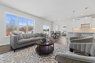 327 Sandy Cir, Pewaukee, WI 53072 - Photo 6