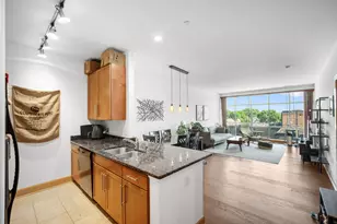 1550 E Royall Pl, Milwaukee, WI 53202 - Photo 2