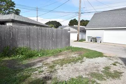 2218 E Eden Pl, Saint Francis, WI 53235 - Photo 28