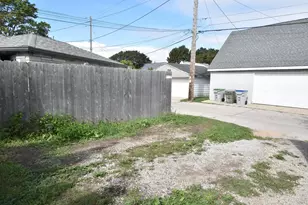 2218 E Eden Pl, Saint Francis, WI 53235 - Photo 28