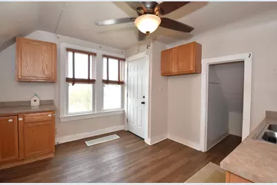 2218 E Eden Pl, Saint Francis, WI 53235 - Photo 12