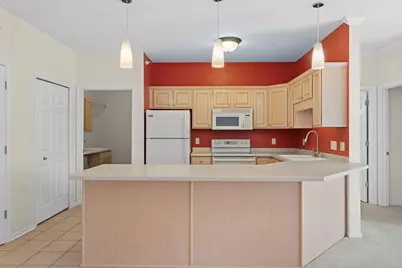 13050 W Bluemound Rd #303, Elm Grove, WI 53122 - Photo 6