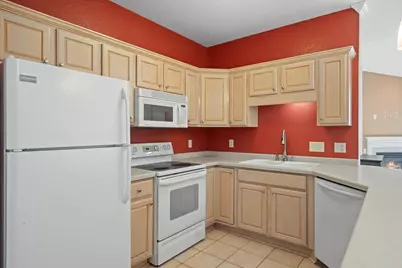 13050 W Bluemound Rd #303, Elm Grove, WI 53122 - Photo 8