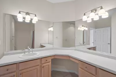 13050 W Bluemound Rd #303, Elm Grove, WI 53122 - Photo 10