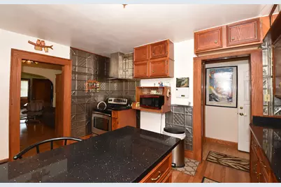 W187N12796  Fond Du Lac Ave, Germantown, WI 53022 - Photo 8