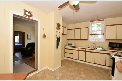 W187N12796  Fond Du Lac Ave, Germantown, WI 53022 - Photo 32