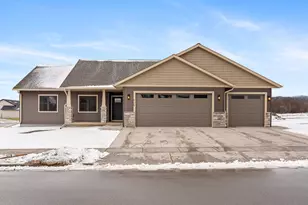 835 Crockett Dr, Holmen, WI 54636 - Photo 1