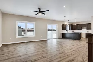 835 Crockett Dr, Holmen, WI 54636 - Photo 4