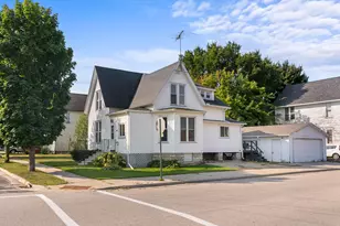 903 Wells St, Marinette, WI 54143 - Photo 4