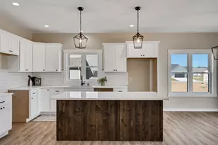 845 Crockett Dr, Holmen, WI 54636 - Photo 8