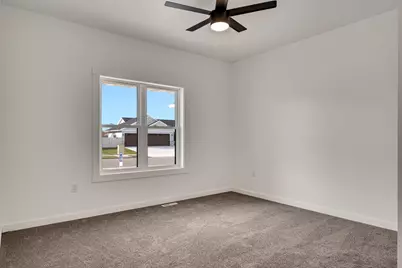 845  Crockett Dr, Holmen, WI 54636 - Photo 16