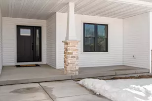 845 Crockett Dr, Holmen, WI 54636 - Photo 4