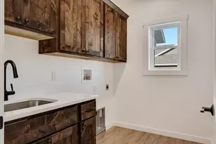 845 Crockett Dr, Holmen, WI 54636 - Photo 14