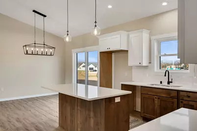 935  Crockett Dr, Holmen, WI 54636 - Photo 12