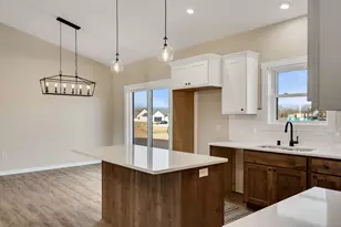 935 Crockett Dr, Holmen, WI 54636 - Photo 12