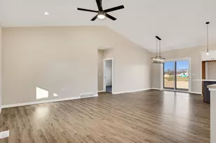 935 Crockett Dr, Holmen, WI 54636 - Photo 6