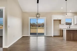 935 Crockett Dr, Holmen, WI 54636 - Photo 10