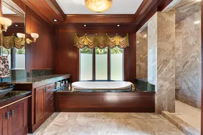 2101  Hunters Ridge Ct, Manitowoc, WI 54220 - Photo 30