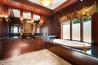 2101  Hunters Ridge Ct, Manitowoc, WI 54220 - Photo 32