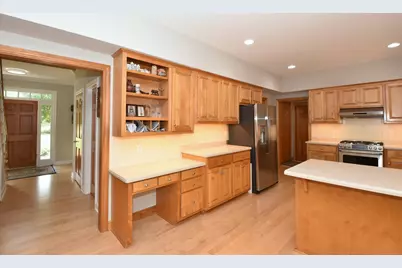 389  Juniper Ct, Delafield, WI 53018 - Photo 18