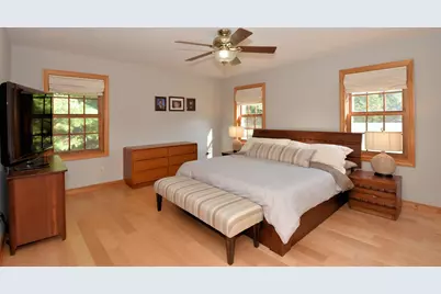 389  Juniper Ct, Delafield, WI 53018 - Photo 36