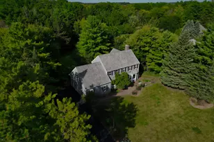 389 Juniper Ct, Delafield, WI 53018 - Photo 4