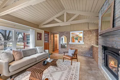 8302  Currie Ave, Wauwatosa, WI 53213 - Photo 6