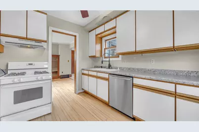 910 N 4th St, Sheboygan, WI 53081 - Photo 14