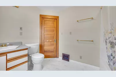 910 N 4th St, Sheboygan, WI 53081 - Photo 26