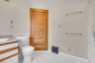 910 N 4th St, Sheboygan, WI 53081 - Photo 26