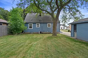 4561 S Kansas Ave, Saint Francis, WI 53235 - Photo 18