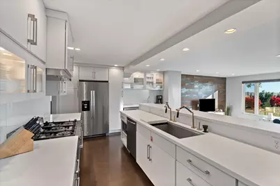 2533  Lakeshore Dr, Sheboygan, WI 53081 - Photo 14