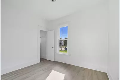 2208 W Brown St, Milwaukee, WI 53205 - Photo 8