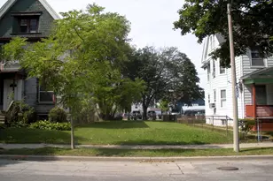 3711 N 1st St, Milwaukee, WI 53212 - Photo 2