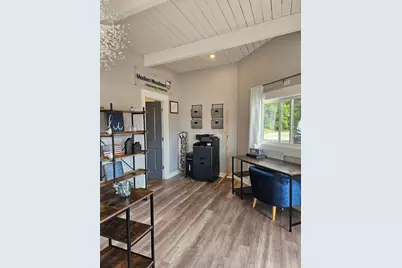 102 E Commerce Blvd, Slinger, WI 53086 - Photo 4