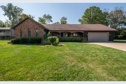 1236  Meadowview Dr, Menasha, WI 54952 - Photo 2